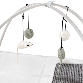 Trixie Kratzmatte Mit Spielzeugen Mobile Grau 3 Trixie Kratzmatte Mit Spielzeugen Mobile Grau – Bild 3